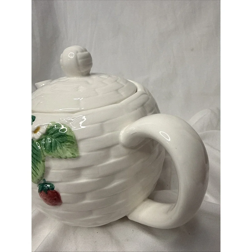Otagiri Strawberry Teapot Mary Ann Baker Basket Weave Design 4 Cup Cottagecore
